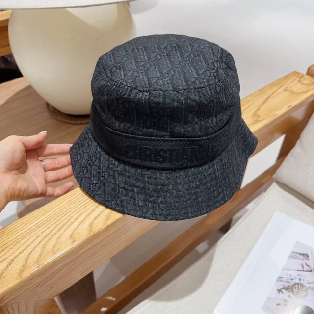 Dior 迪奥 新款原单渔夫帽 精致純也格调很有感觉 很酷很时尚 专柜断货热门 质量超赞